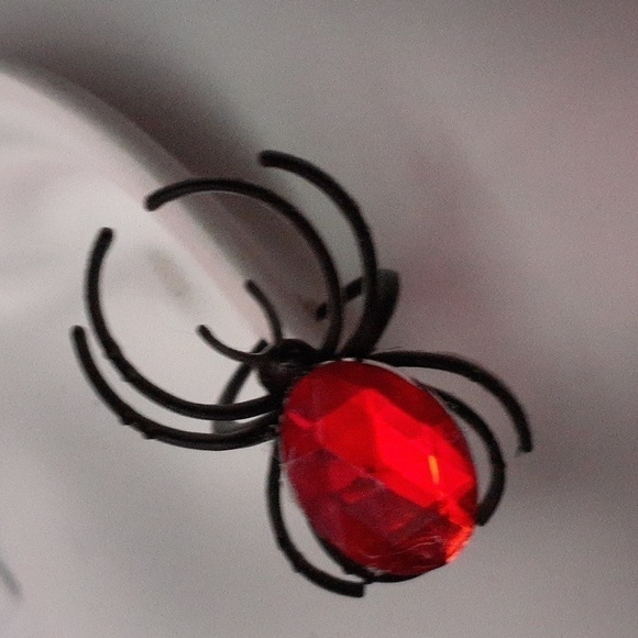 SPIDERS!!  Eeeek!  Halloween!    ADORABLE RINGS  (1 SET= 3 rings) - Picture 1 of 6
